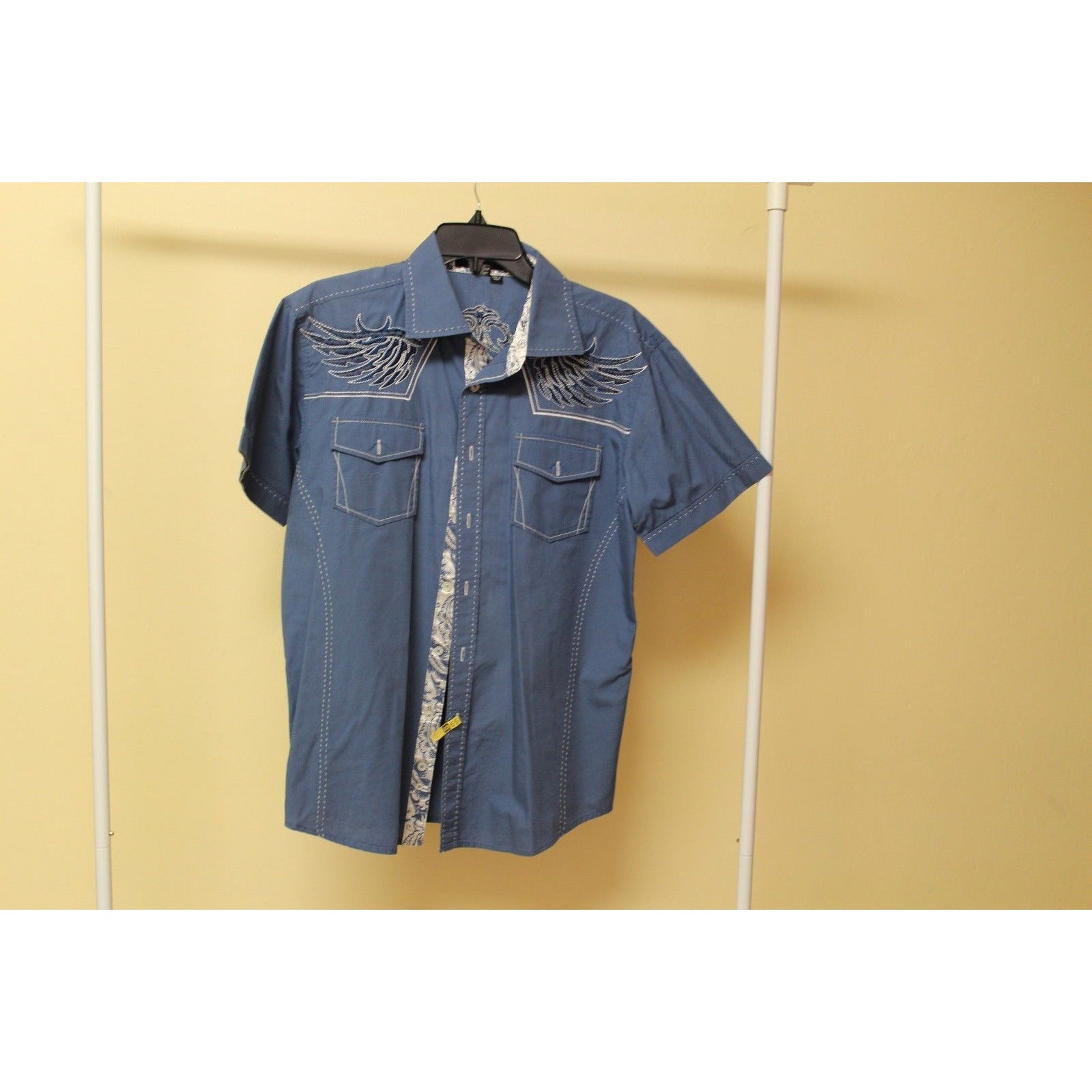 Men's Victorious Los Angeles Blue Short Sleeve Button Up Shirt Size Medium