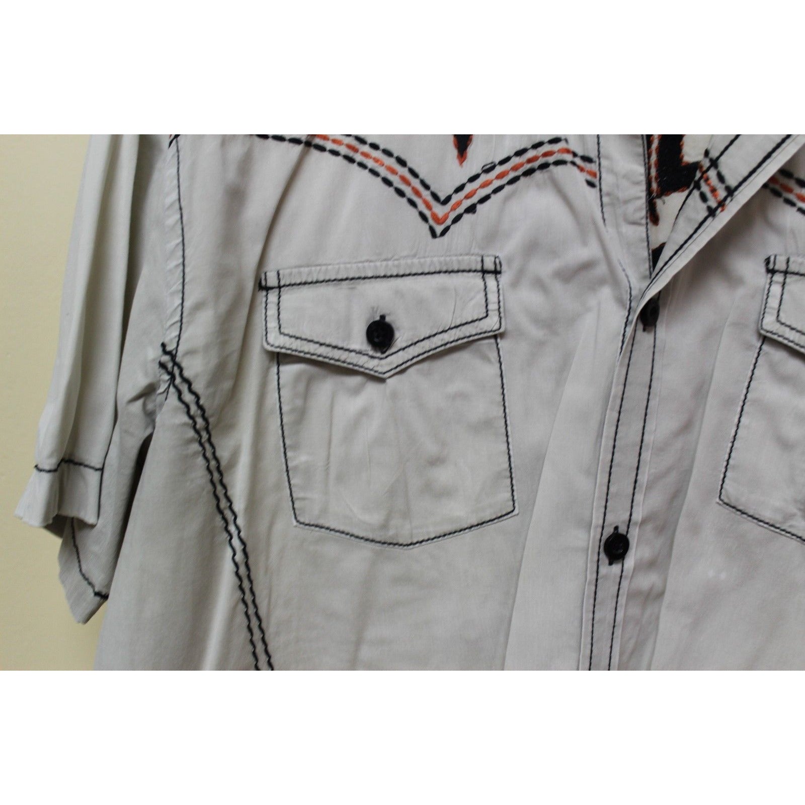 Men's Roar Signature Tan Short Sleeve Button Up Shirt Size Medium