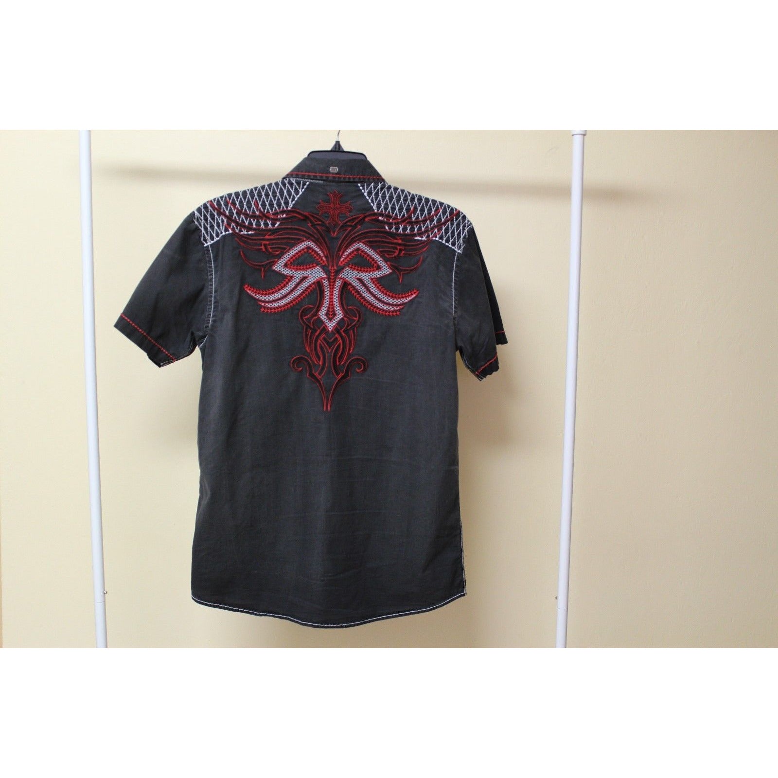 Men's Roar Signature Black Short Sleeve Button Up Shirt Size Medium