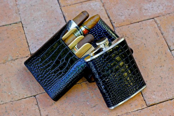 Brizard and Co. The 6 oz Flask - Croco Pattern Black