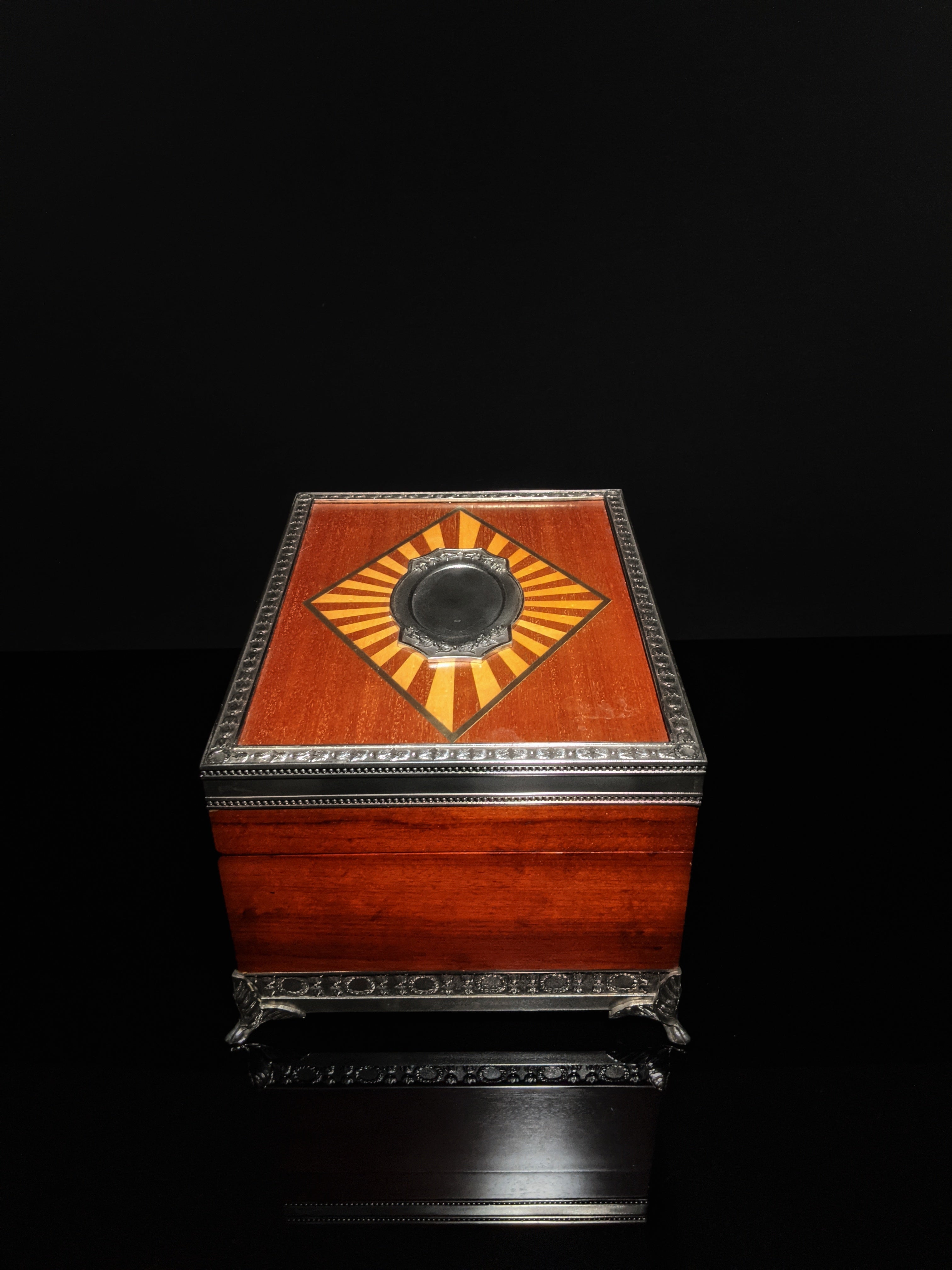 Royal Selangor Hand Finished Leaf Dominica Collection Pewter Leaf Humidor