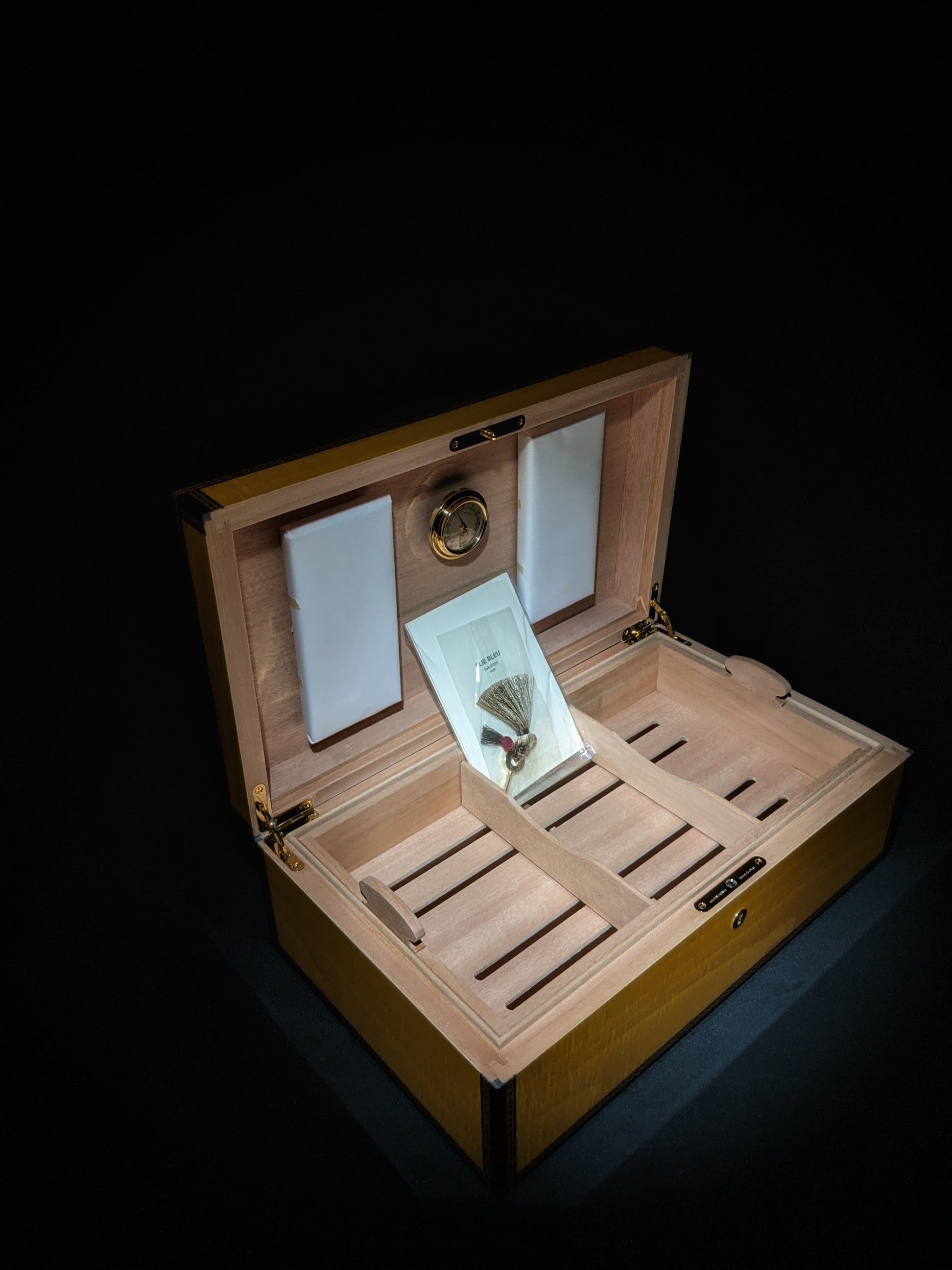 Elie Bleu Medals Yellow Sycamore Humidor 120 count NIB
