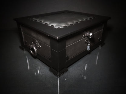 Brizard and co. The "Chesterfield" Humidor - 60/70 Count (Black)