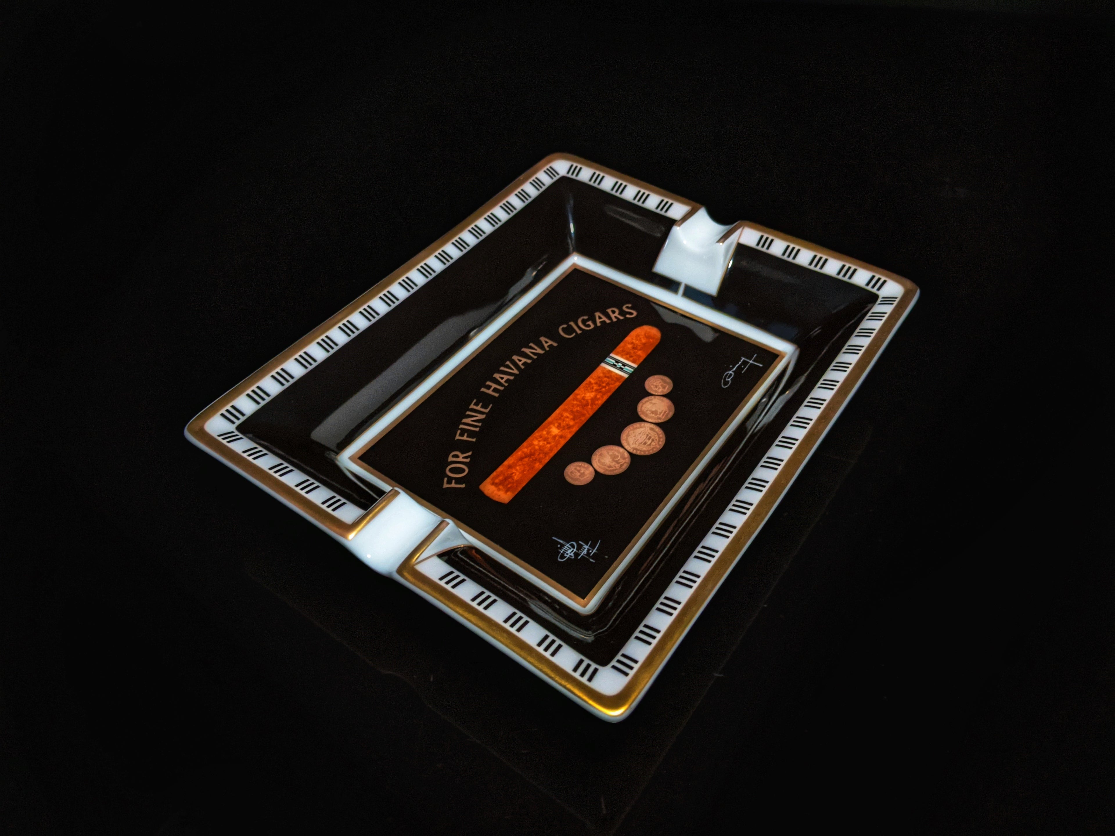 Elie Bleu Medal Black Cigar Ashtray