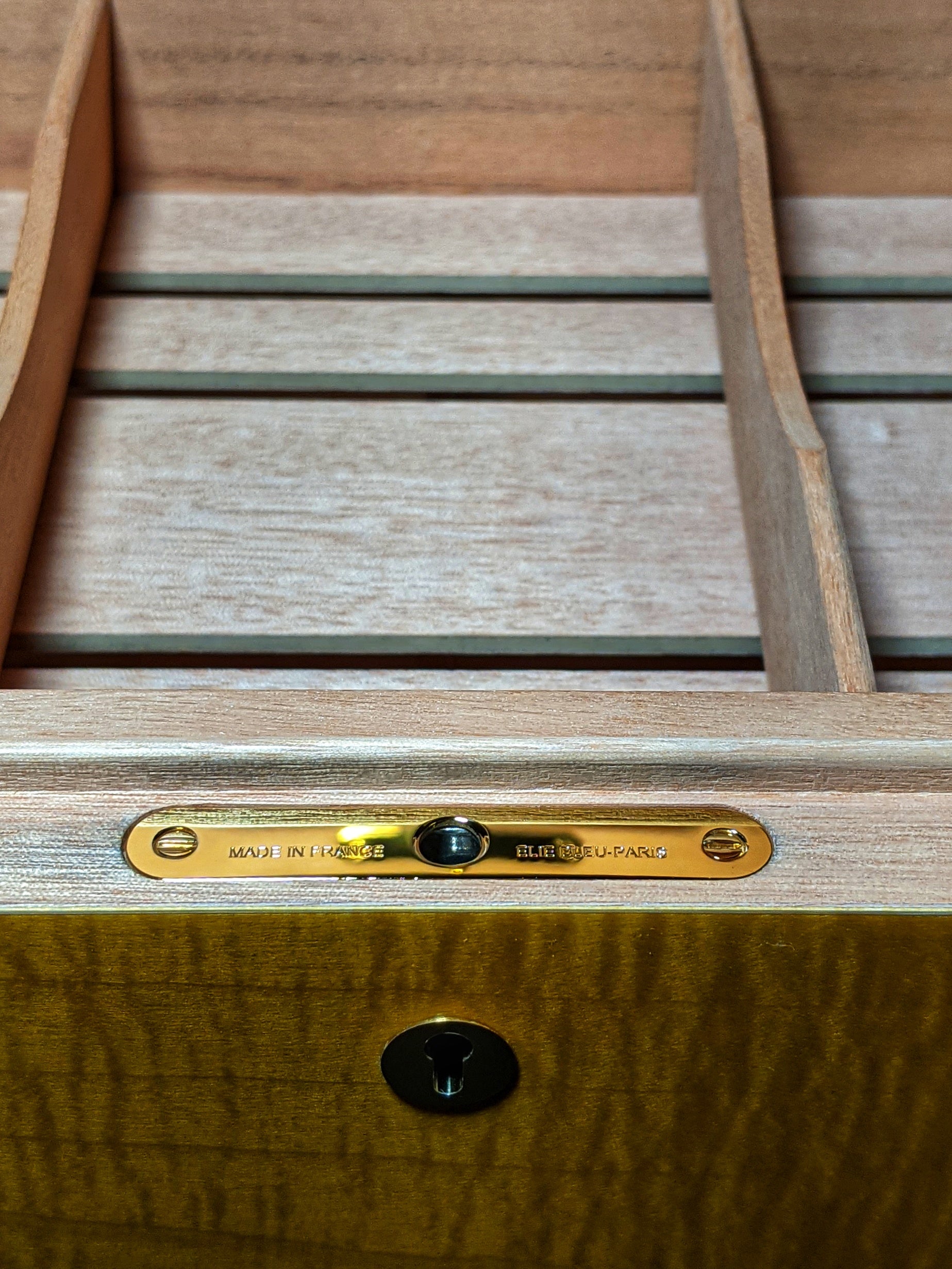 Elie Bleu Medals Yellow Sycamore Humidor 120 count NIB