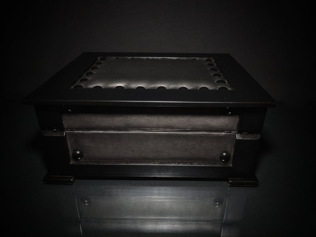 Brizard and co. The "Chesterfield" Humidor - 60/70 Count (Black)