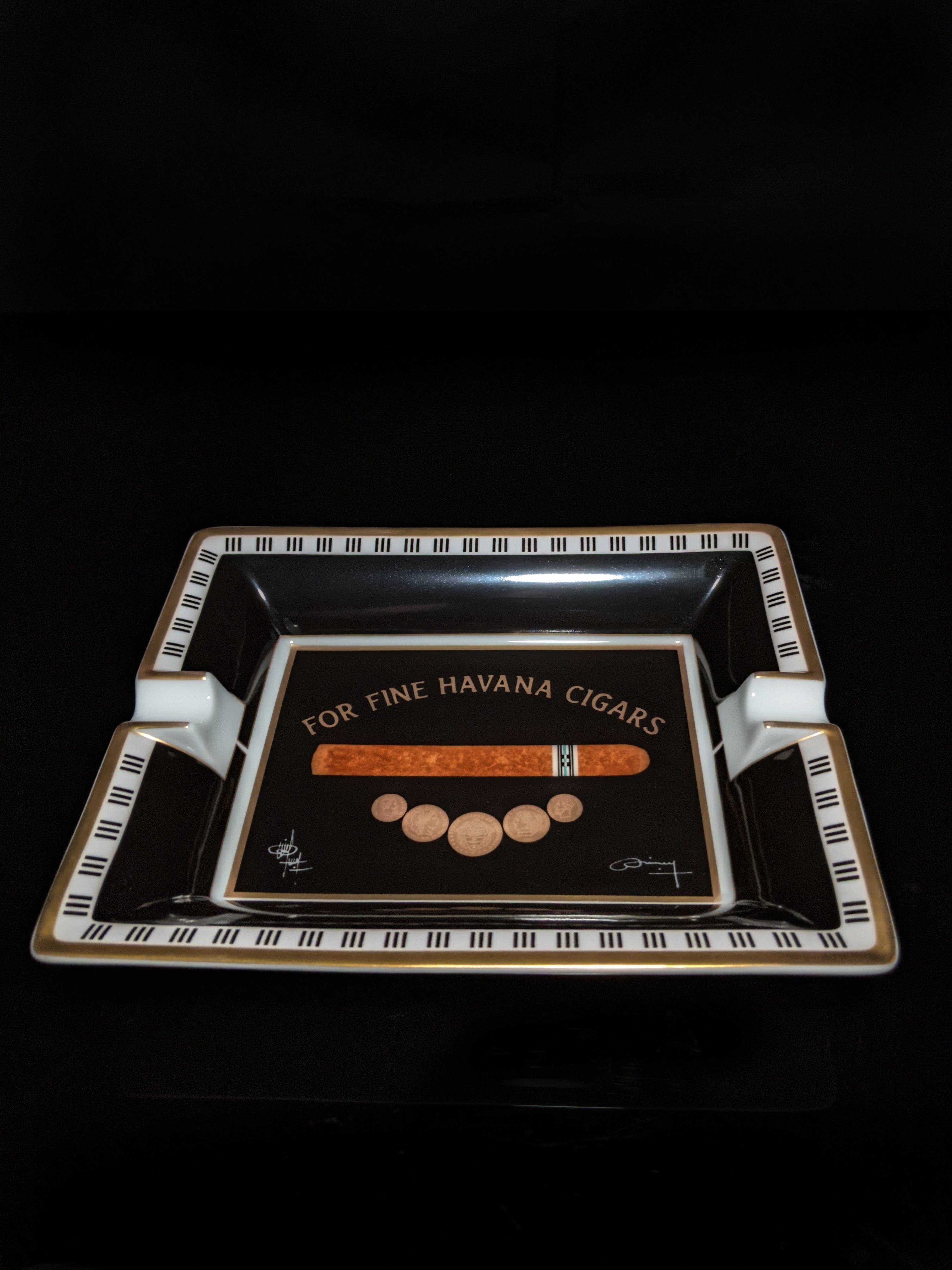 Elie Bleu Medal Black Cigar Ashtray