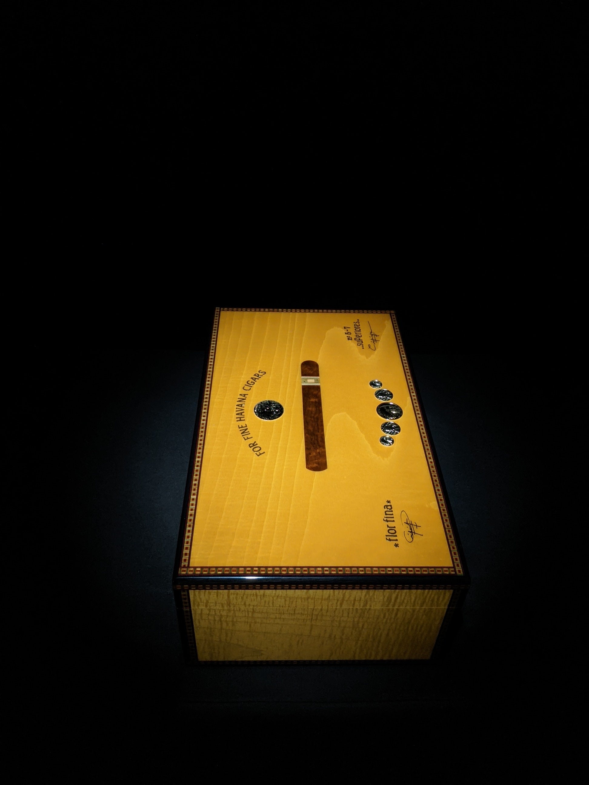 Elie Bleu Medals Yellow  Sycamore Humidor 120 count NIB