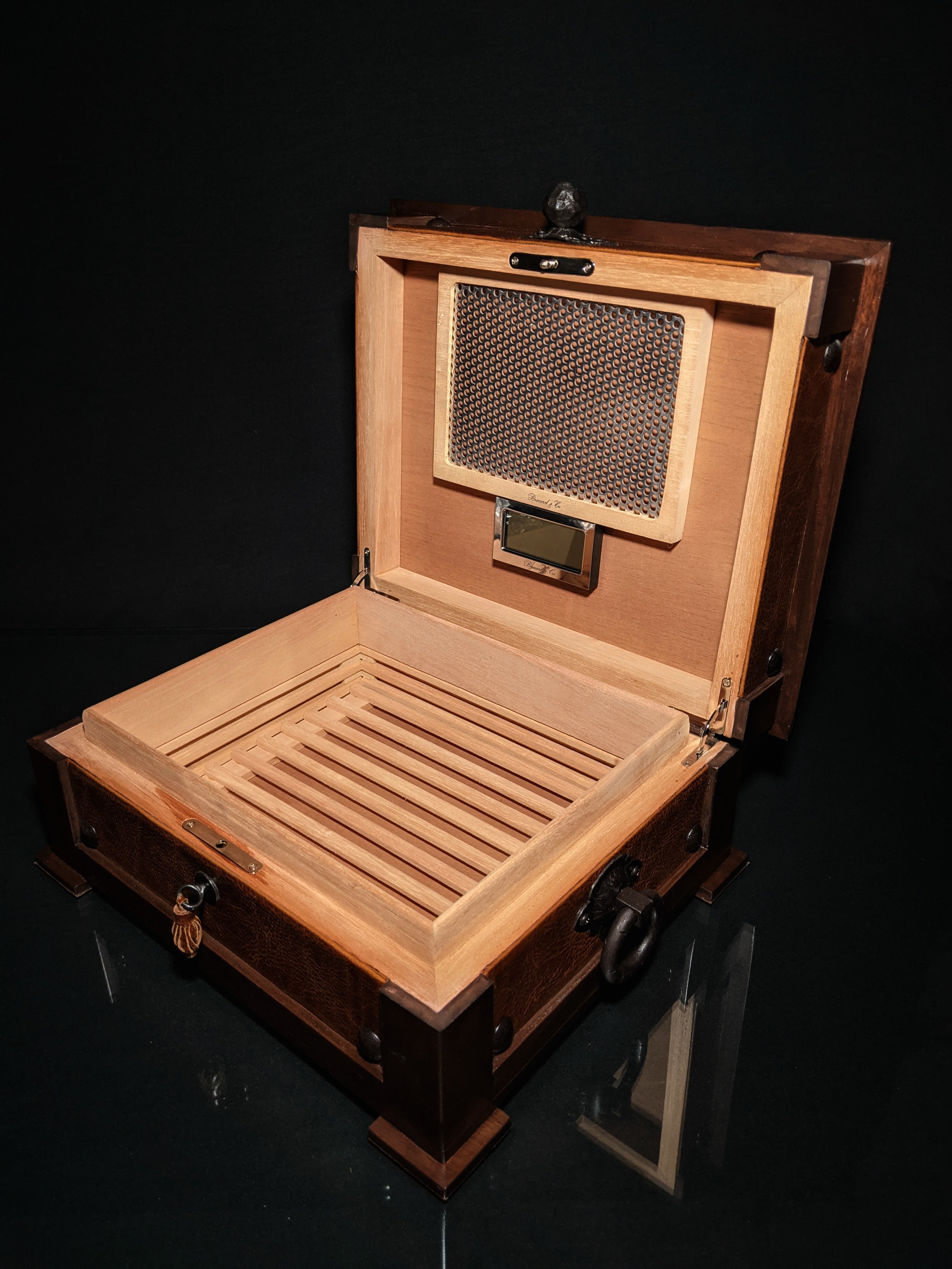 Brizard & Co. The "Chesterfield" Humidor - 60 / 70 Count NIB Made in USA