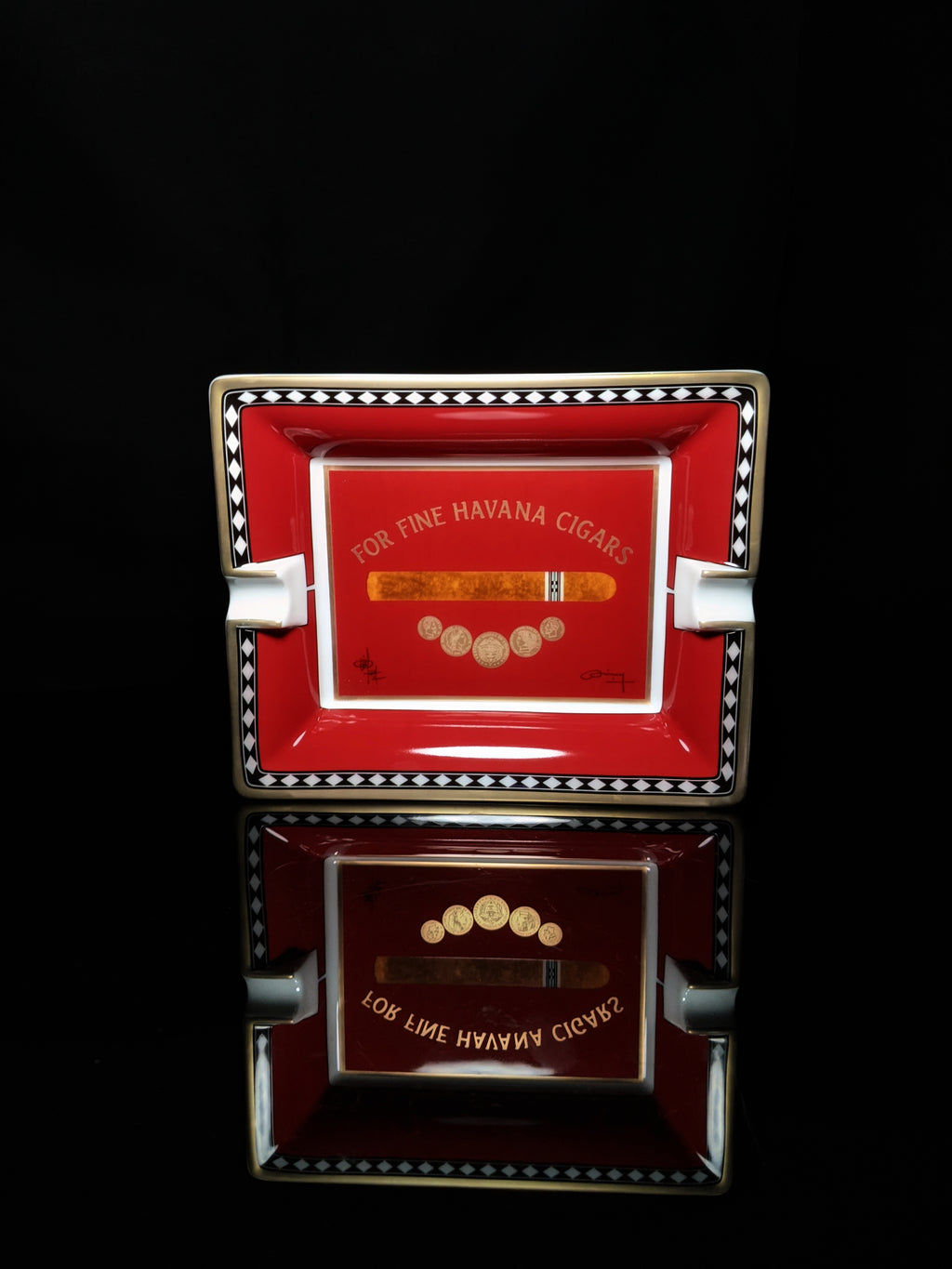 Elie Bleu Medals Red Ashtray new in the original box made in France