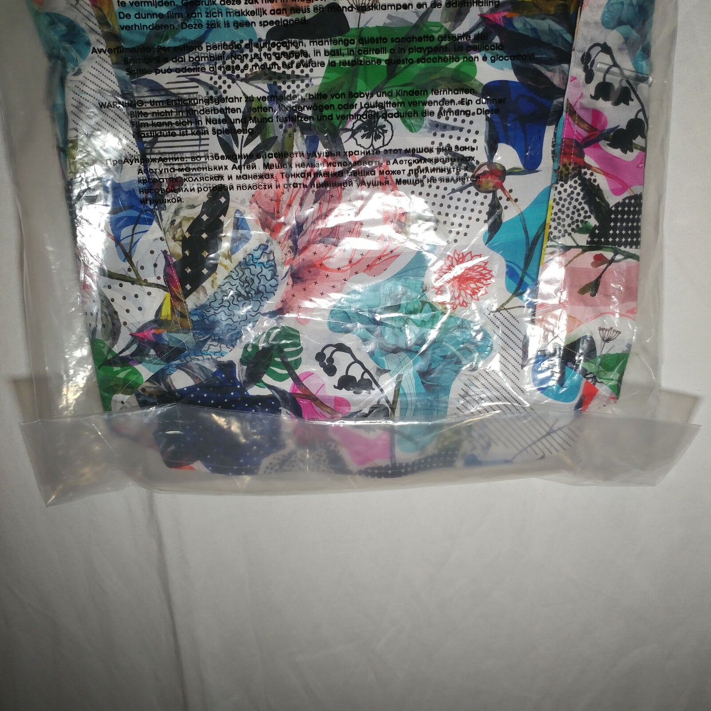 Robert Graham - Colorful ShortSleeve | Size: Medium | Style: PRENTISS | T