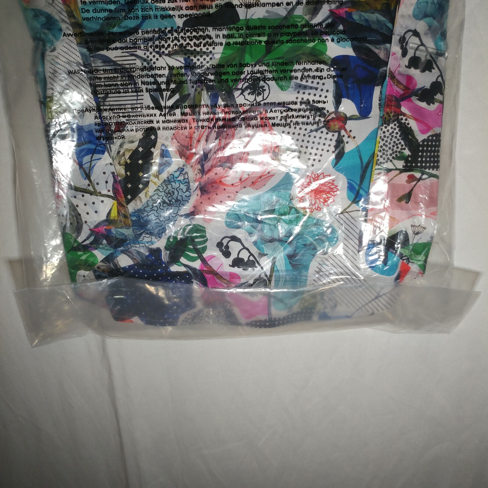 Robert Graham - Colorful ShortSleeve | Size: Medium | Style: PRENTISS | T