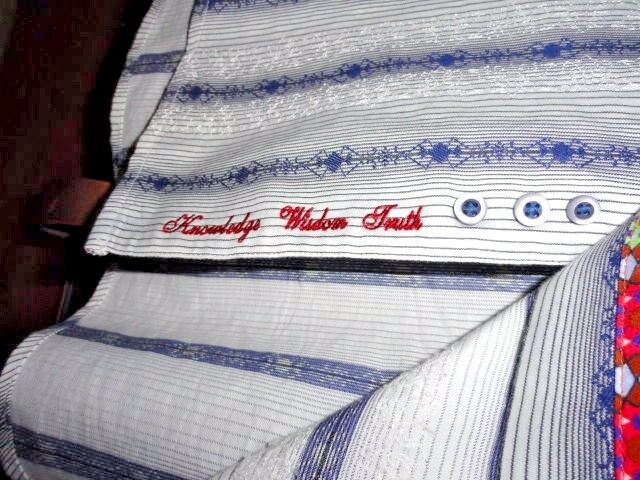 Robert Graham White Blue Embroidered Dot Stripe Shirt — Medium