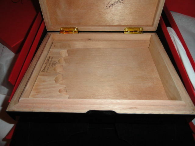 Fuente Forbidden  Opus X Ltd Black Lacquer traveler