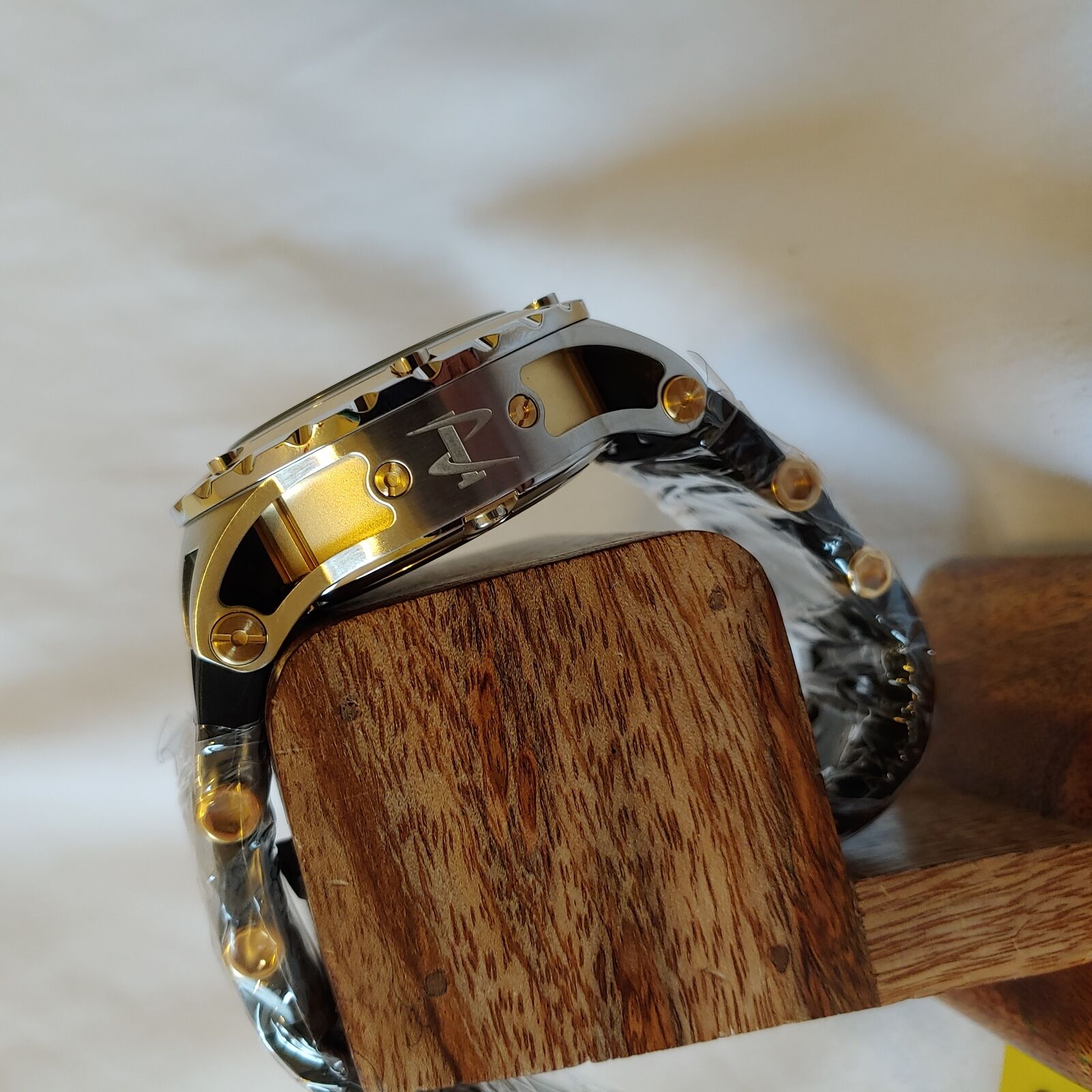 INVICTA SUBAQUA QUARTZ WATCH  6178- GOLD CASE WITH BLACK TONE RUBBER BAND