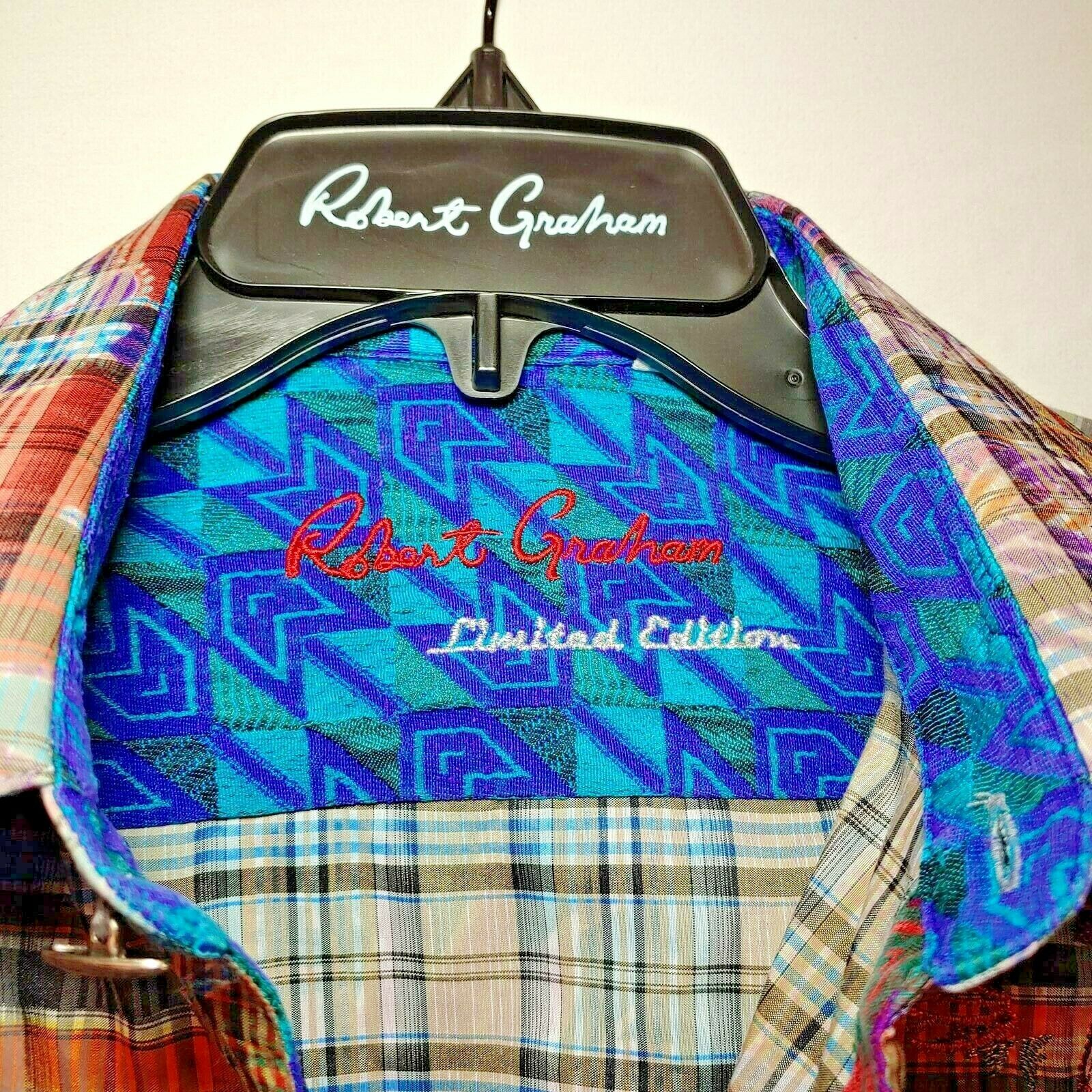 Robert Graham - Limited Edition - Men's Medium Button Down Classic Fit