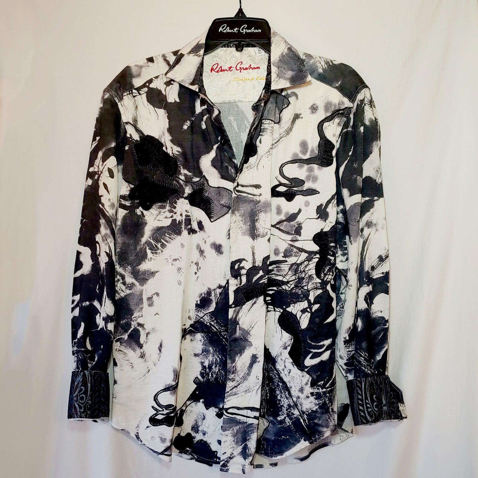 Robert Graham - Limited Edition - Men's Medium Button Down Classic Fit