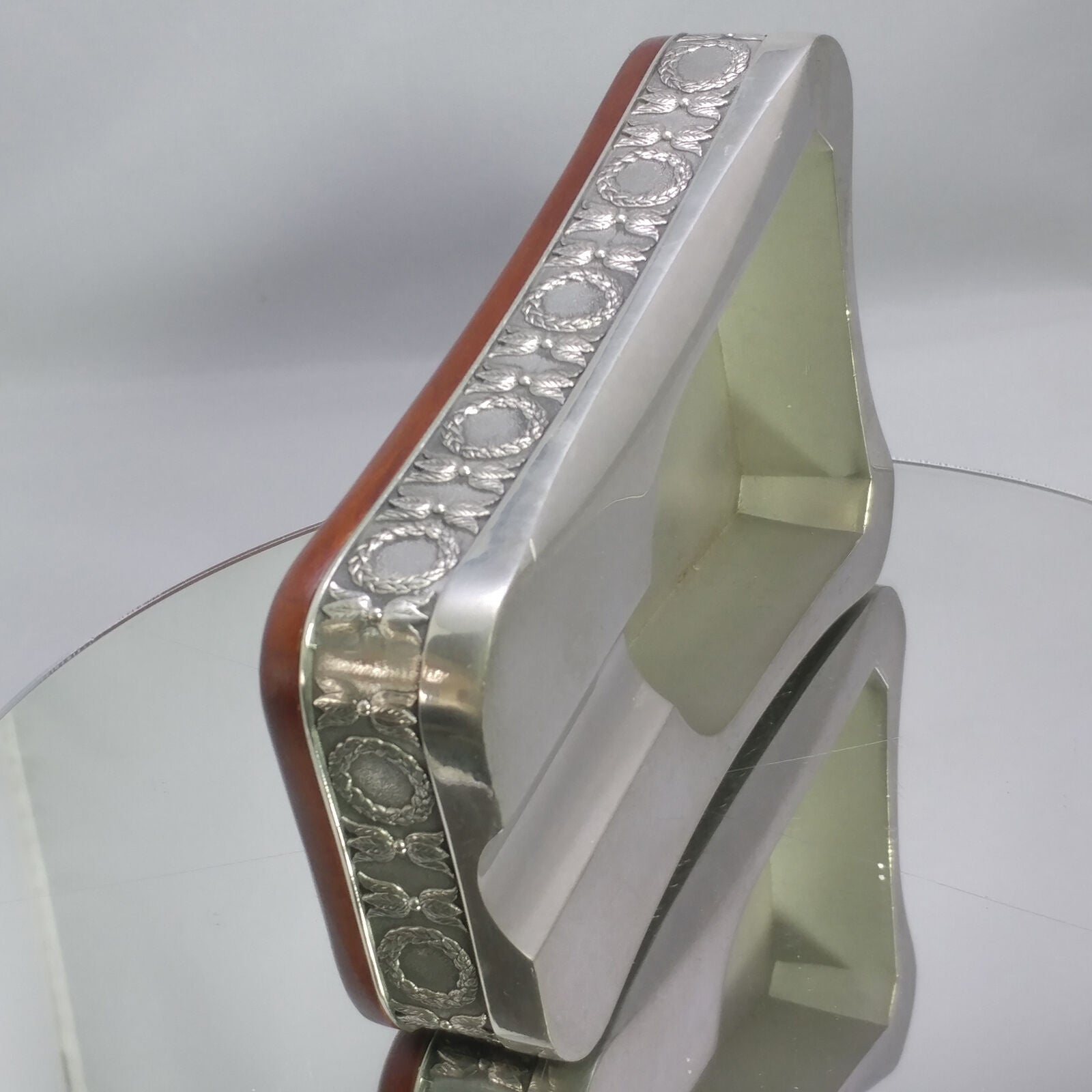 Royal Selangor Hand Finished Leaf Dominica Collection Pewter Leaf Ashtray