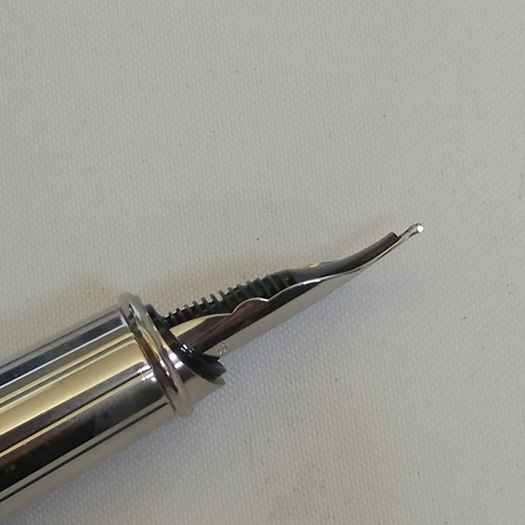 ST Dupont Casino Royale James Bond  007 Fountain Pen