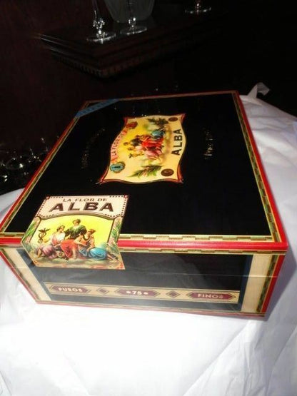 Elie Bleu Flor de Alba Black Humidor 75 Ct new in the original box