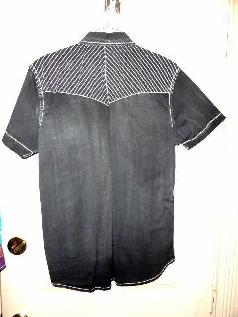 Roar Signature Short  Sleeve Button Up Shirt Size Medium