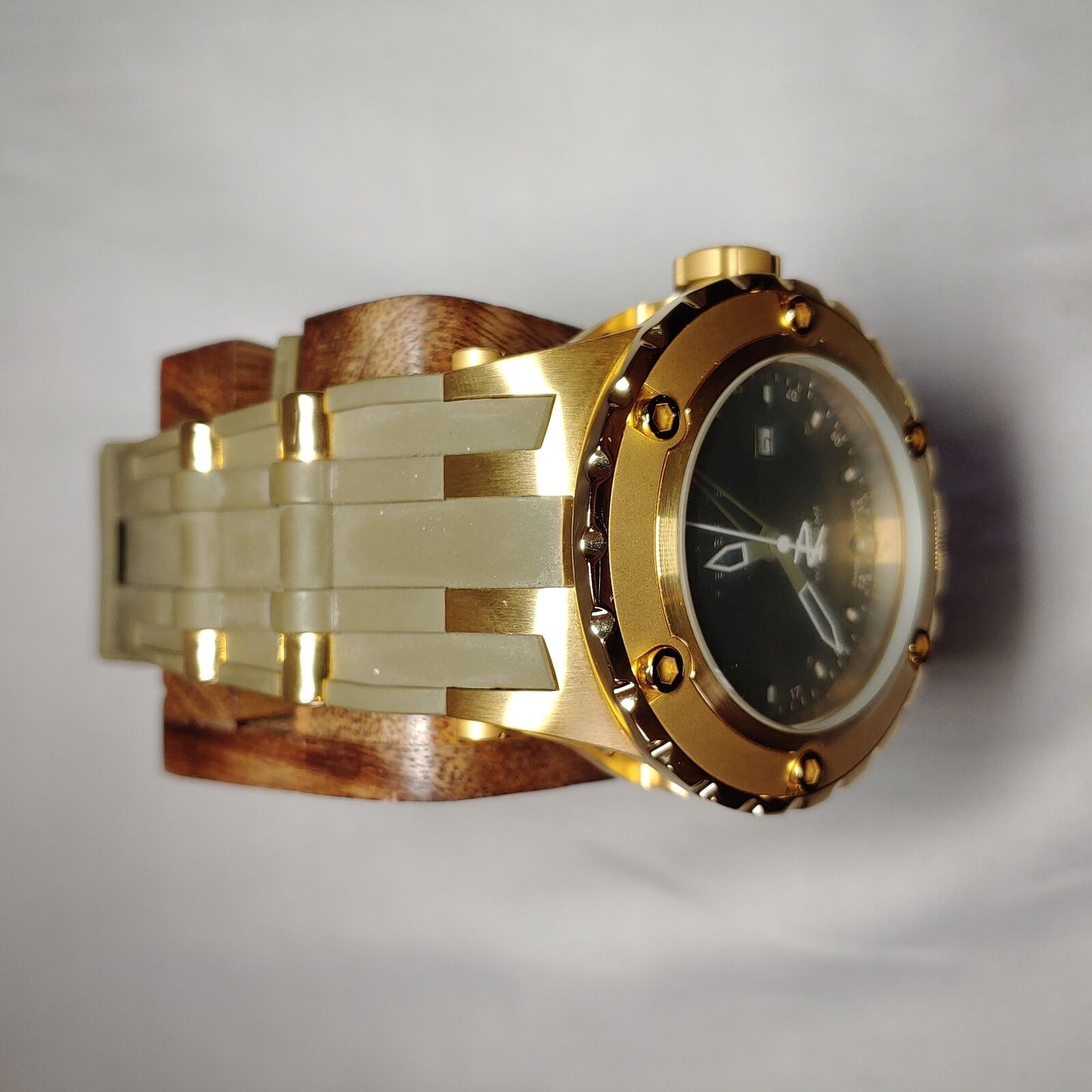 Invicta Men's 12039 Subaqua Reserve GMT Olive Dial Olive Rubber Watch