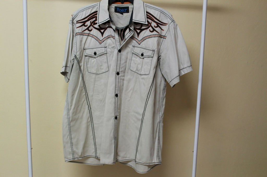 Men's Roar Signature Tan Short Sleeve Button Up Shirt Size Medium