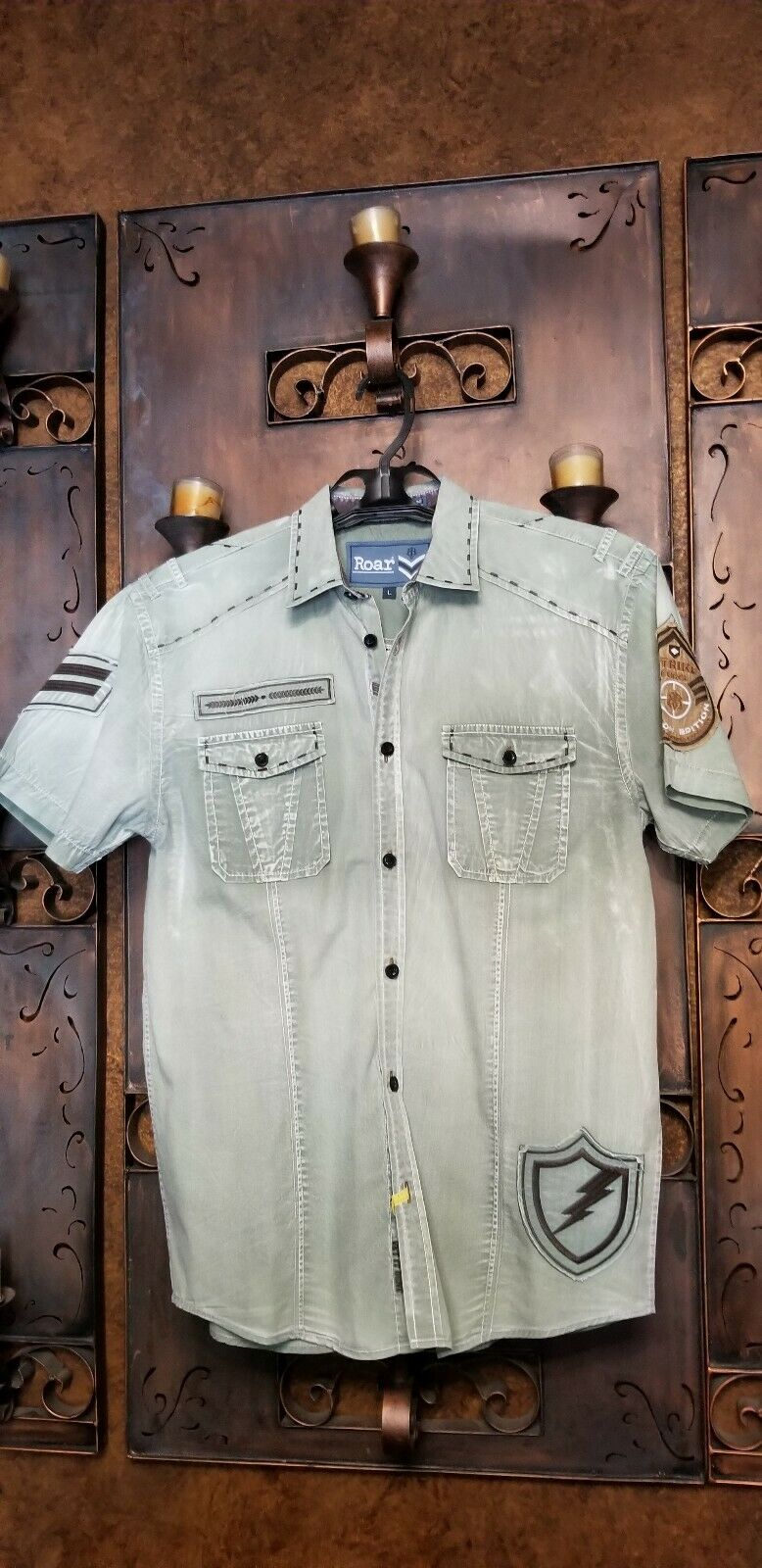 Roar Signature Short Sleeve Button Up Shirt Size Medium