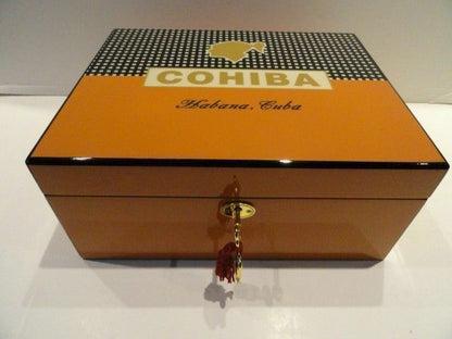 humidor comes with locking lid and key
