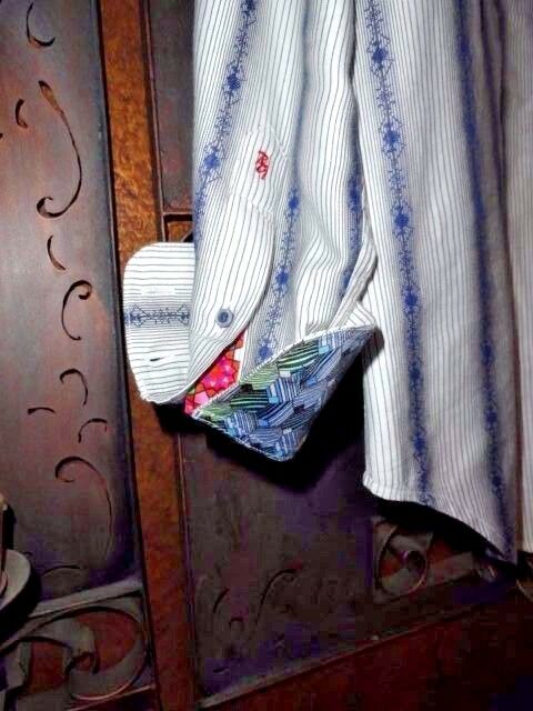 Robert Graham White Blue Embroidered Dot Stripe Shirt — Medium