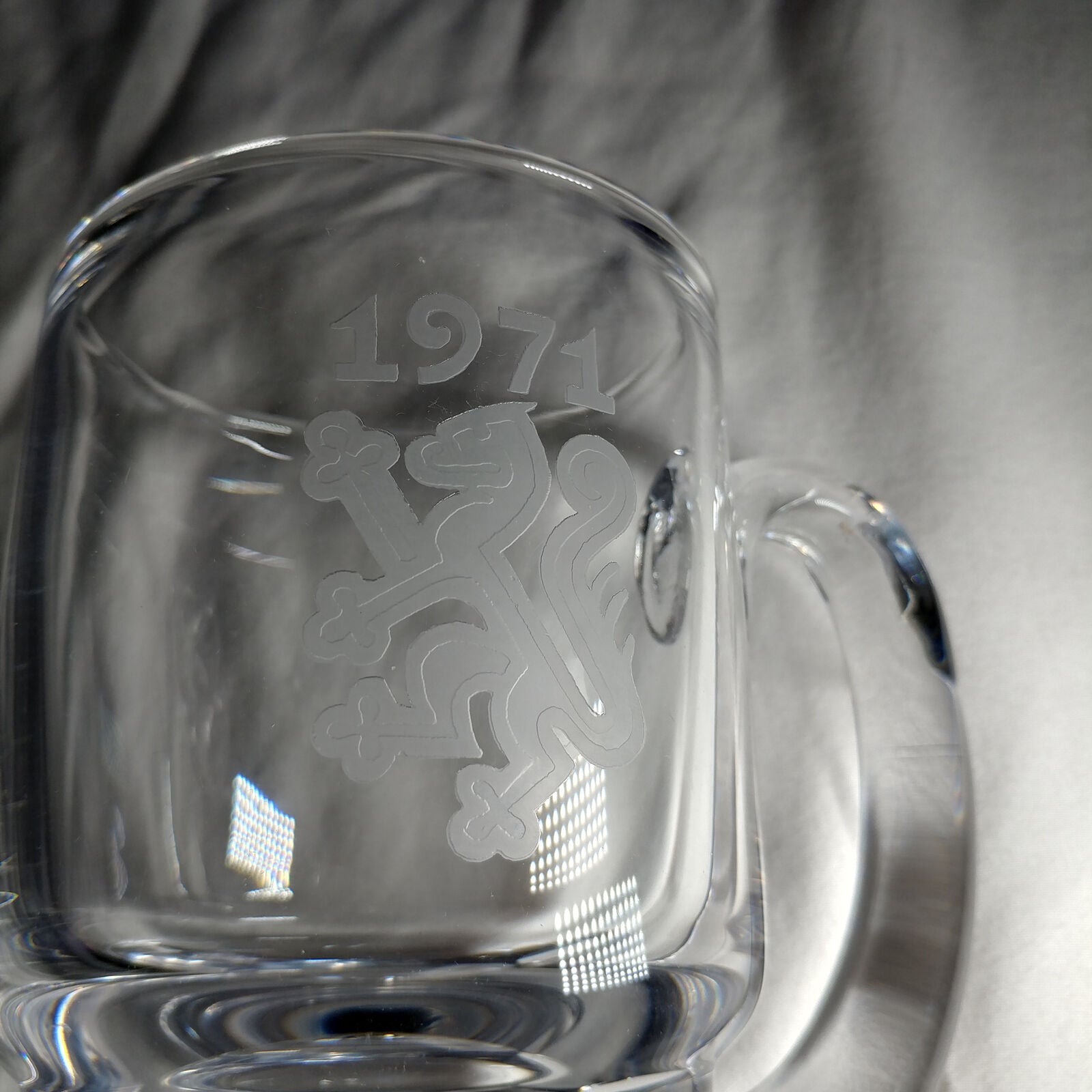 KOSTA BODA ART GLASS CRYSTAL MUG VICKE LINDSTRAND ETCHED 1971