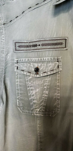 Roar Signature Short Sleeve Button Up Shirt Size Medium