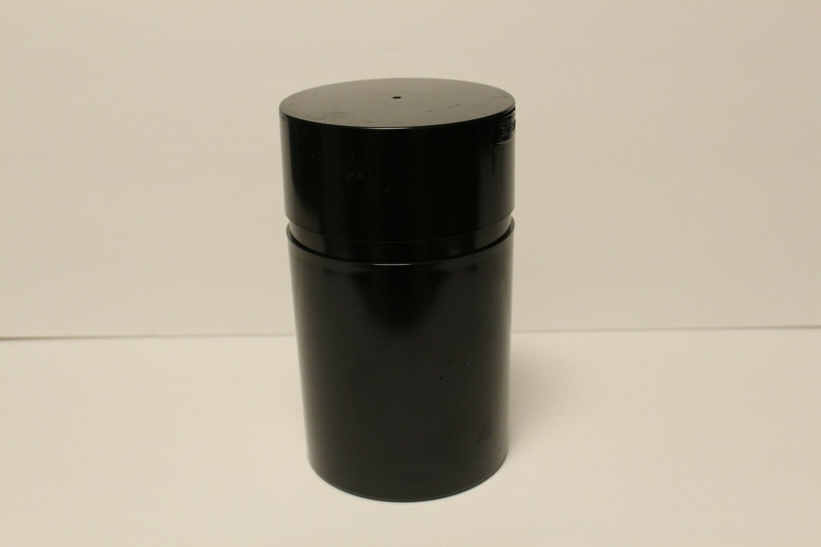 Black Vacuum-Sealed Humidor