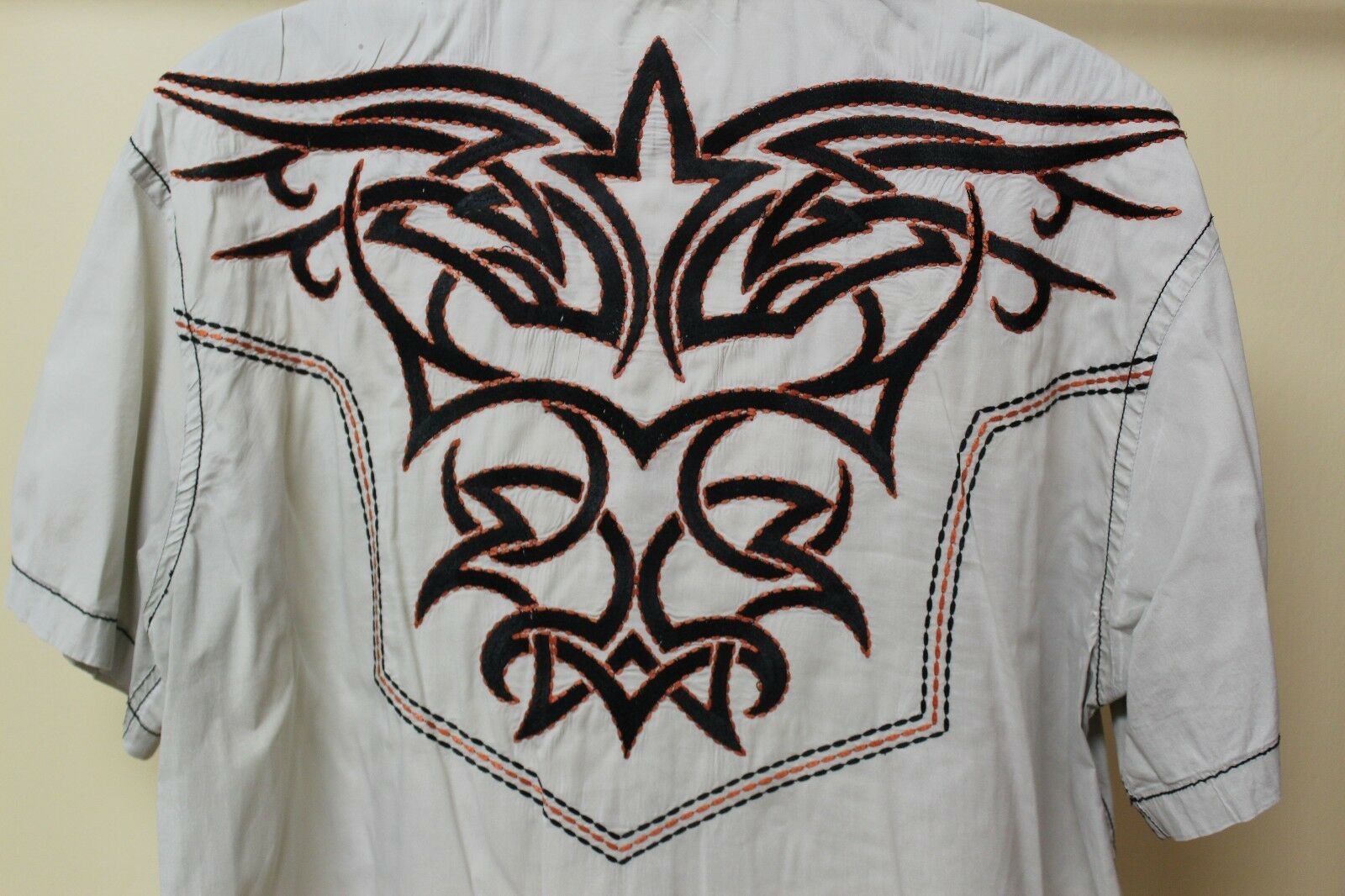 Men's Roar Signature Tan Short Sleeve Button Up Shirt Size Medium