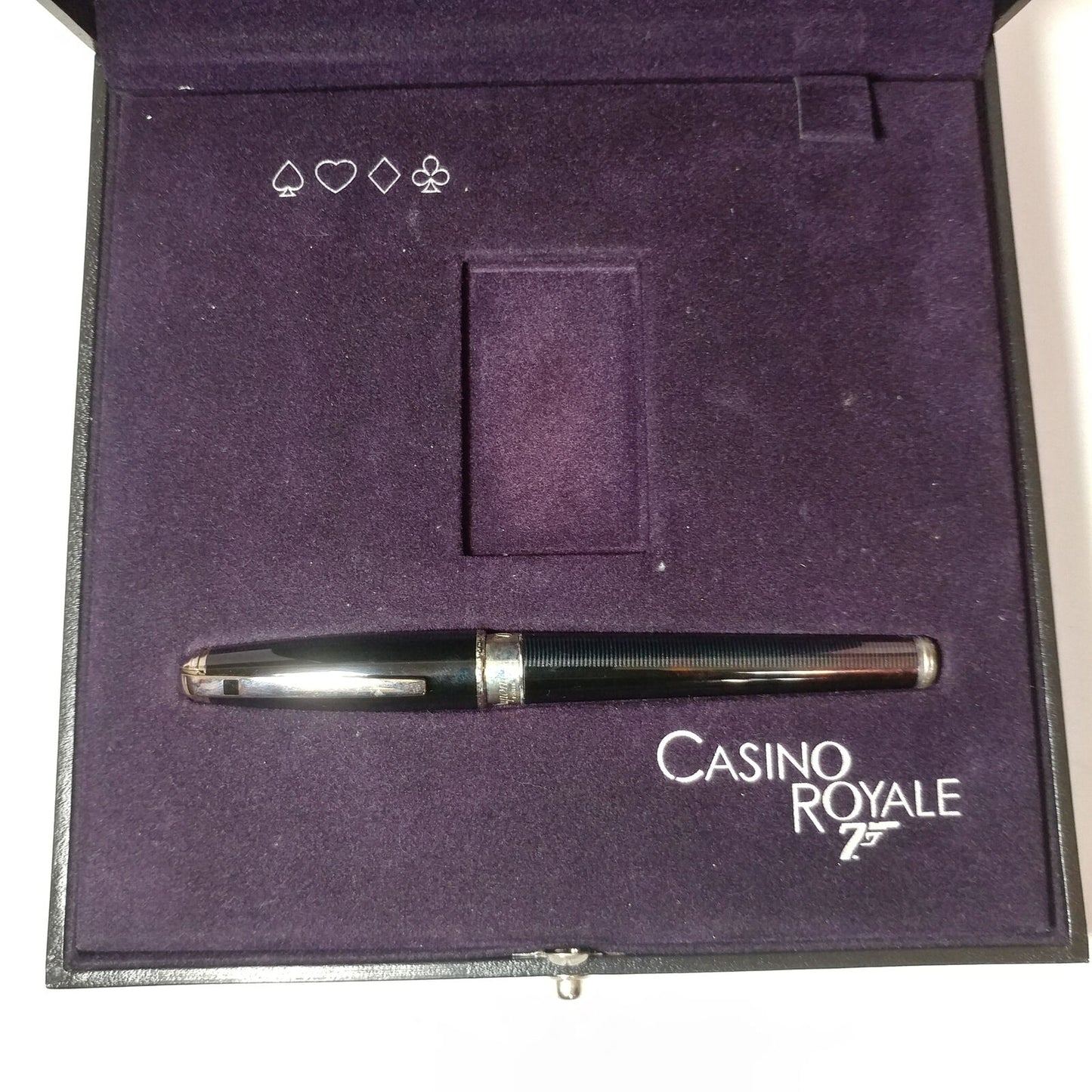 ST Dupont Casino Royale James Bond  007 Fountain Pen