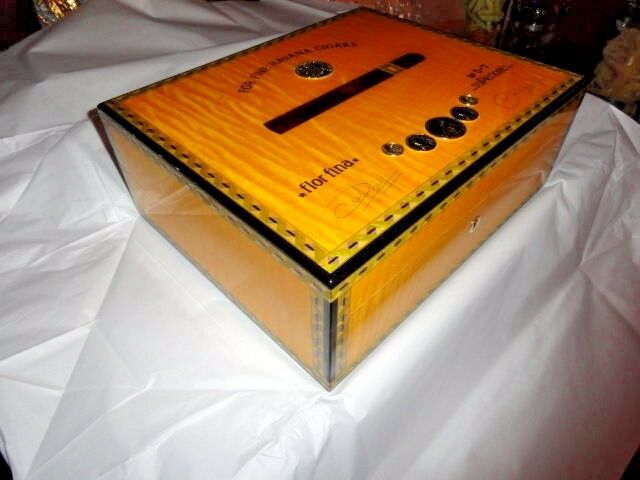 Elie Bleu Medals Yellow Sycamore Humidor 75 Count