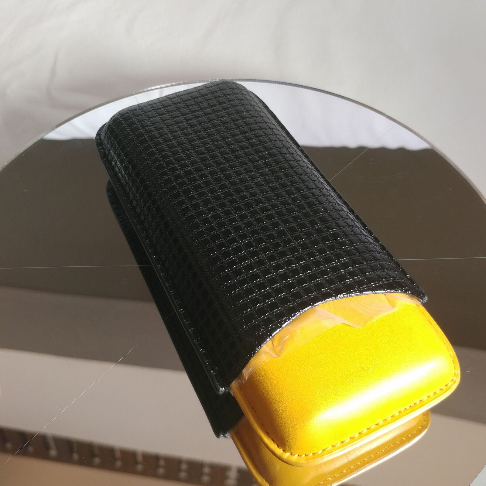 YELLOW LEATHER CIGAR CASE w/BLACK BAG | 2 CIGAR HOLDER