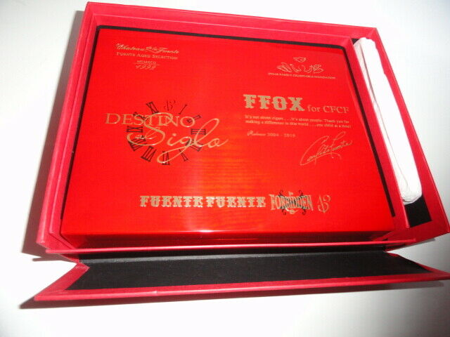 Fuente Fobidden OpusX Red travel humidor