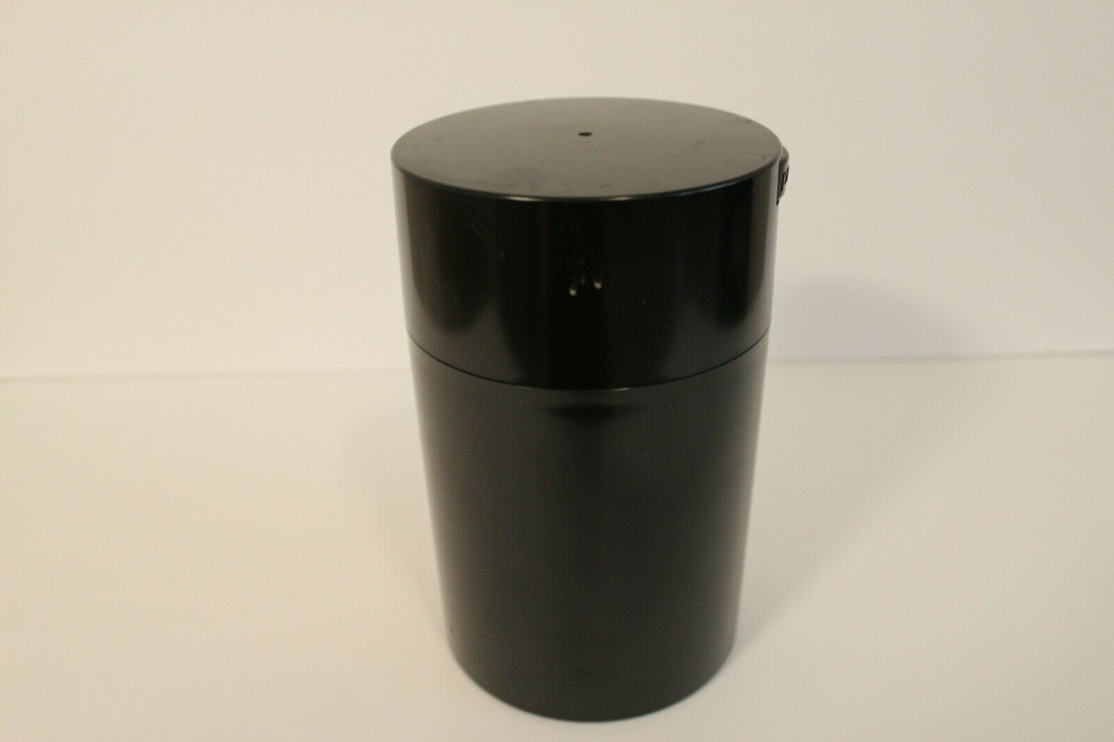 Black Vacuum-Sealed Humidor