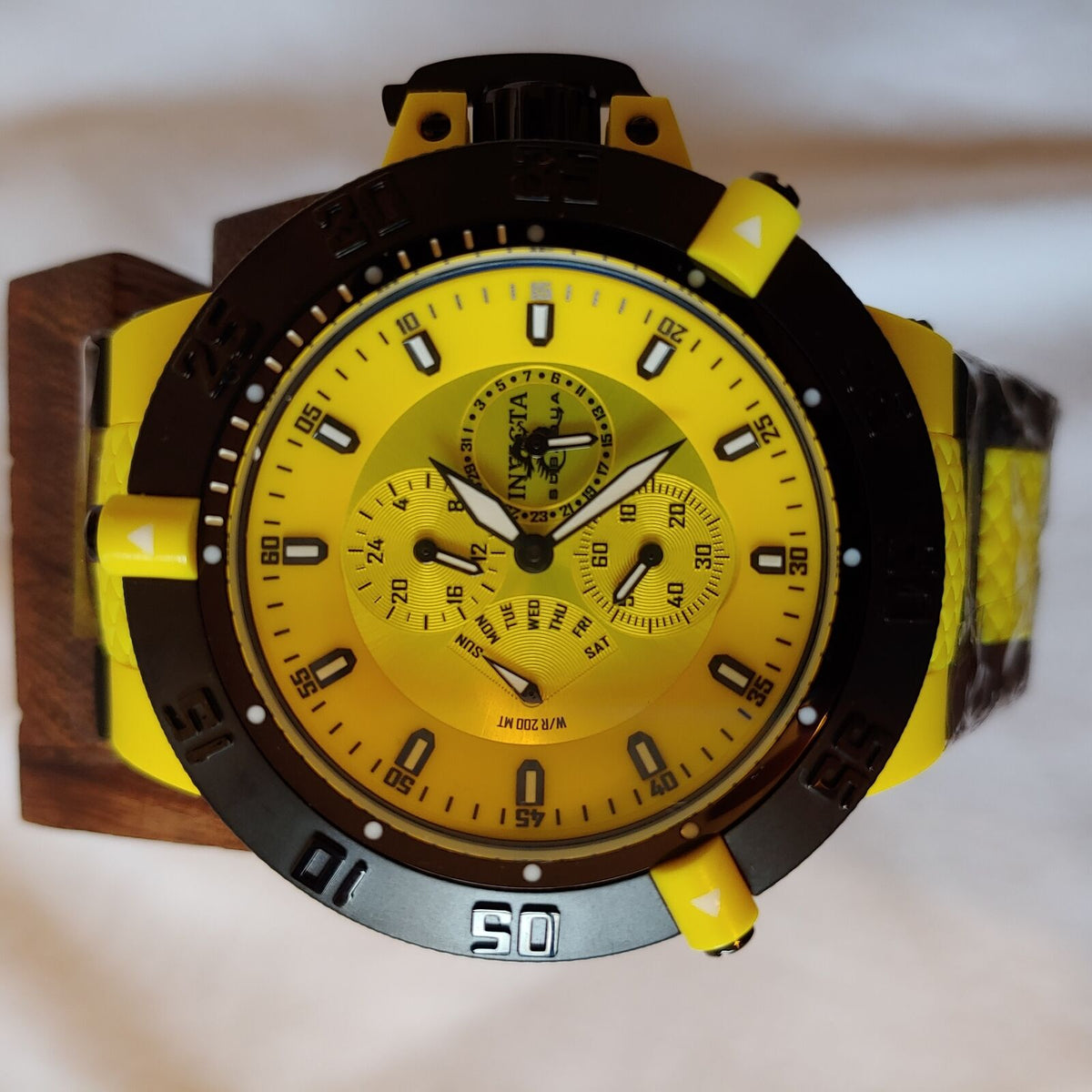 INVICTA SUBAQUA NOMA III MENS QUARTZ 50MM YELLOW CASE STAINLESS STEEL
