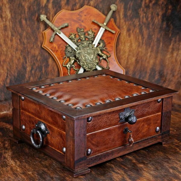 Brizard & Co. The "Chesterfield" Humidor - 60 / 70 Count NIB Made in USA