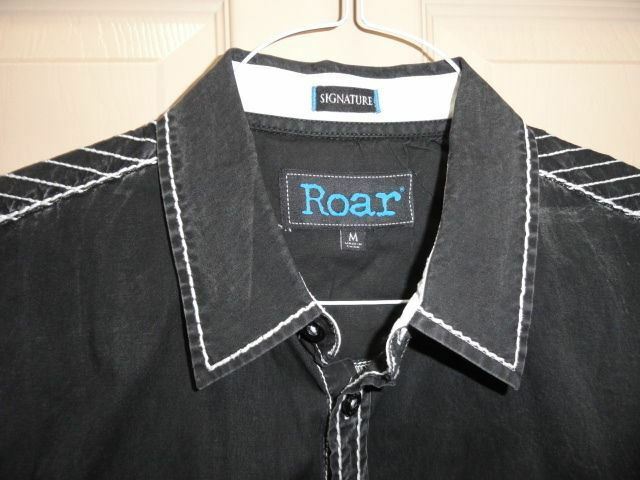 Roar Signature Short  Sleeve Button Up Shirt Size Medium