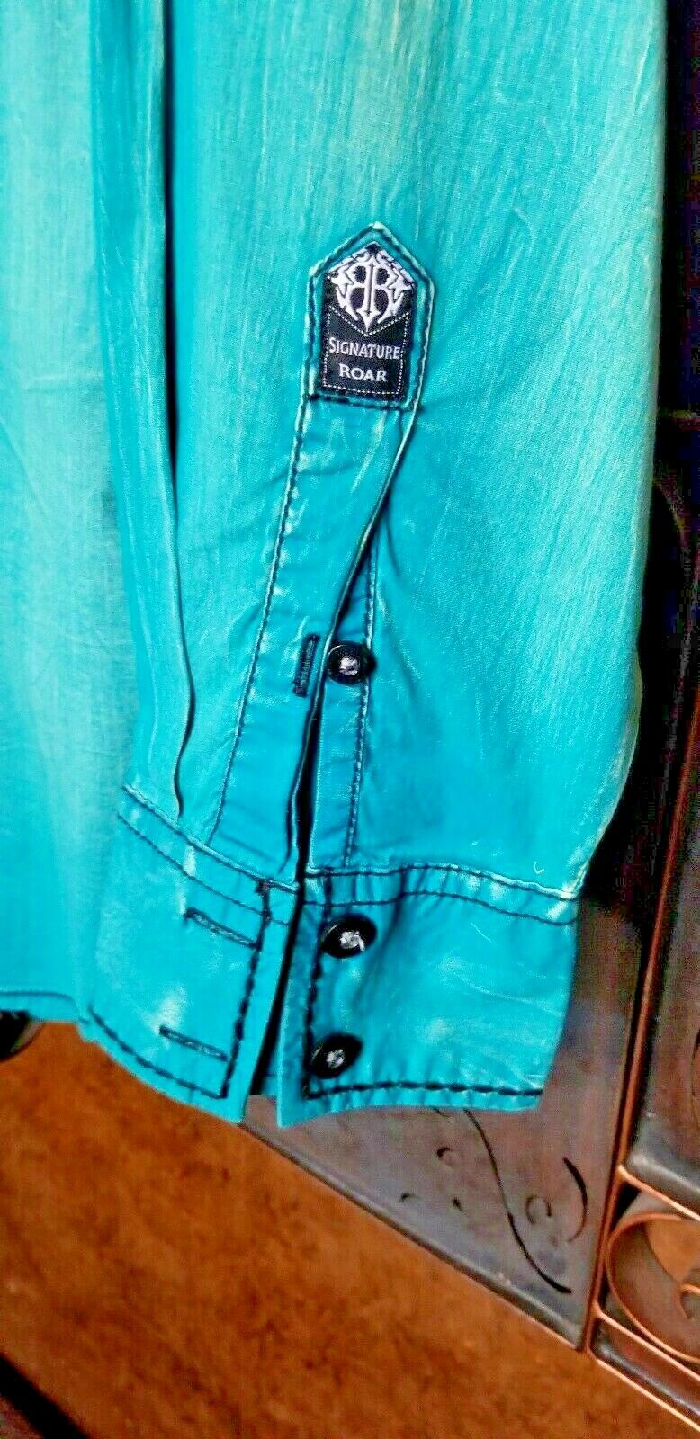 Roar Teal Signature Long  Sleeve Button Up Shirt Size Medium