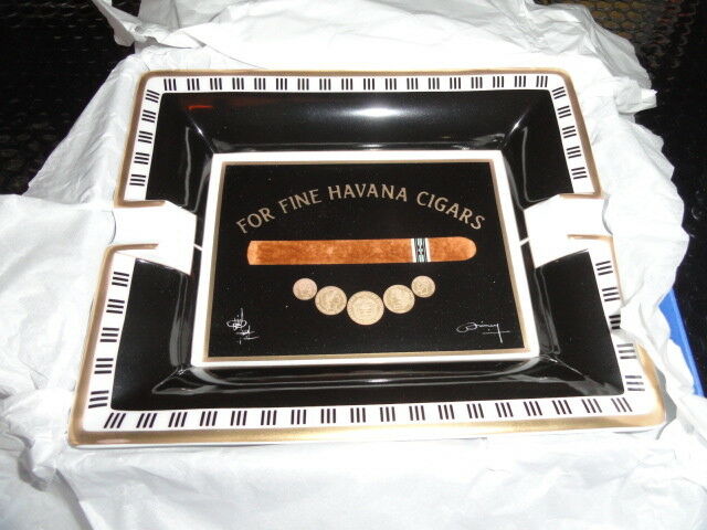 Elie Bleu Porcelain Ashtray "Medals" Black