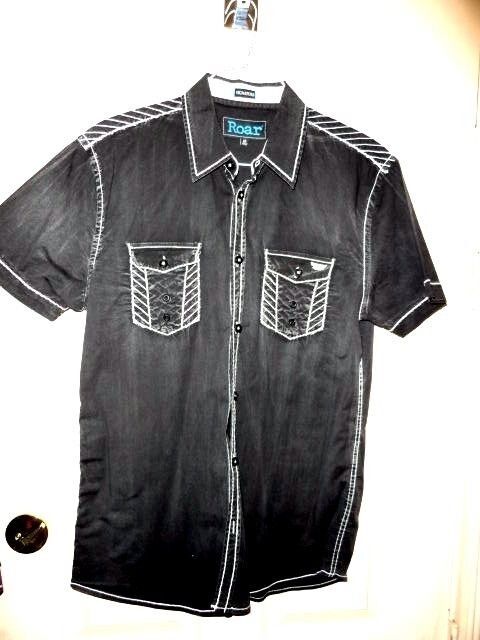 Roar Signature Short  Sleeve Button Up Shirt Size Medium
