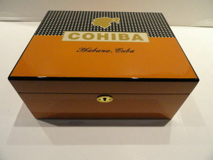humidor comes with locking lid and key