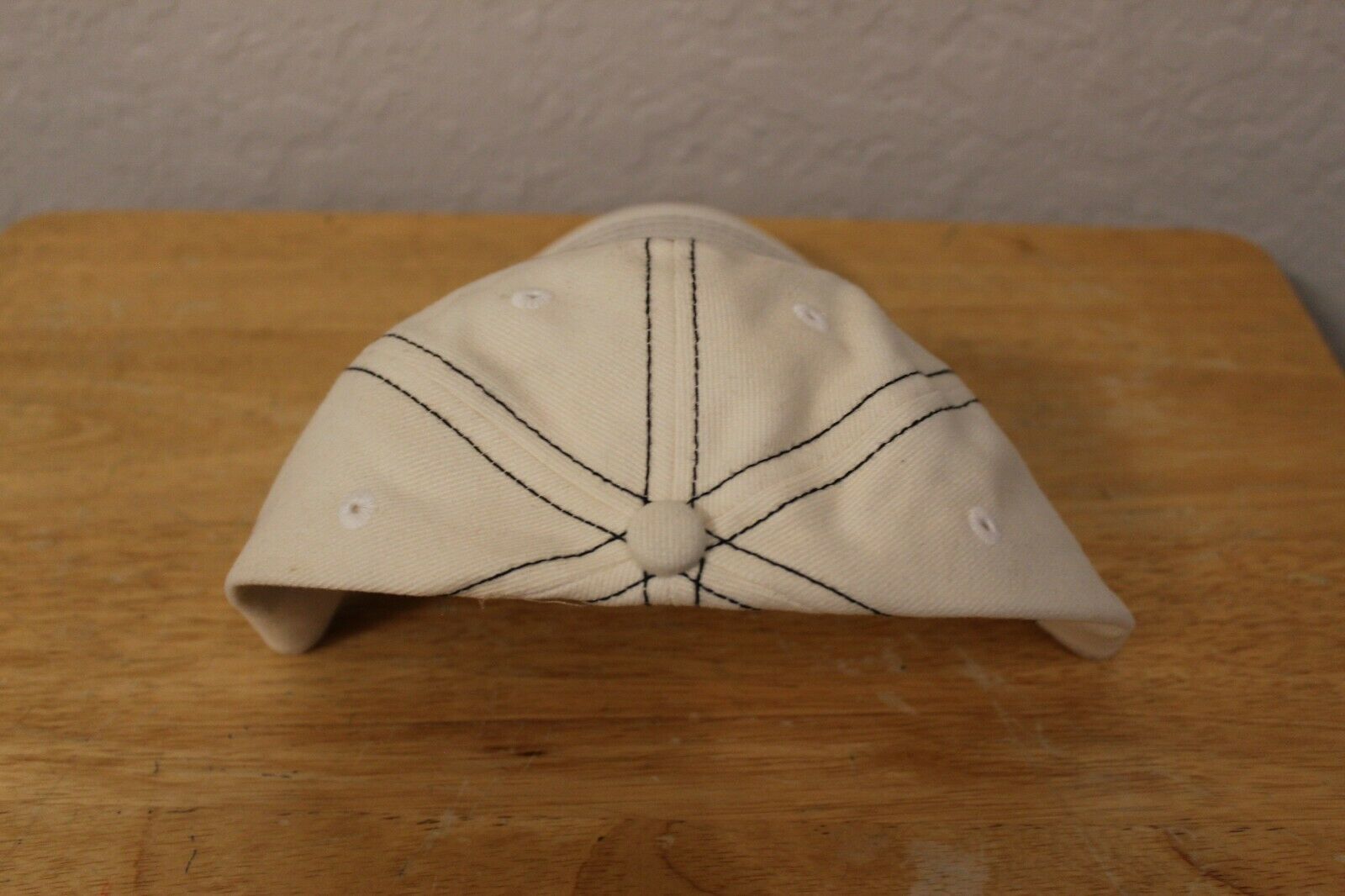 White La Traviata CAO Hat