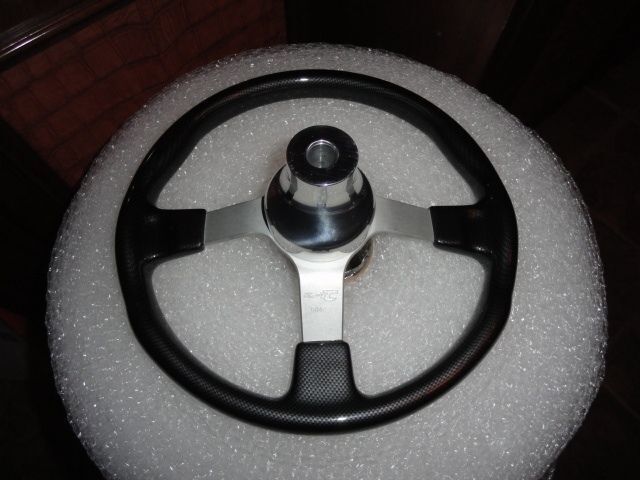 Gussi Boat Steering Wheel – Black Carbon Look with Brushed Spoke & Polished Hub Adapter