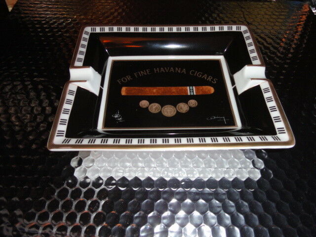 Elie Bleu Porcelain Ashtray "Medals" Black