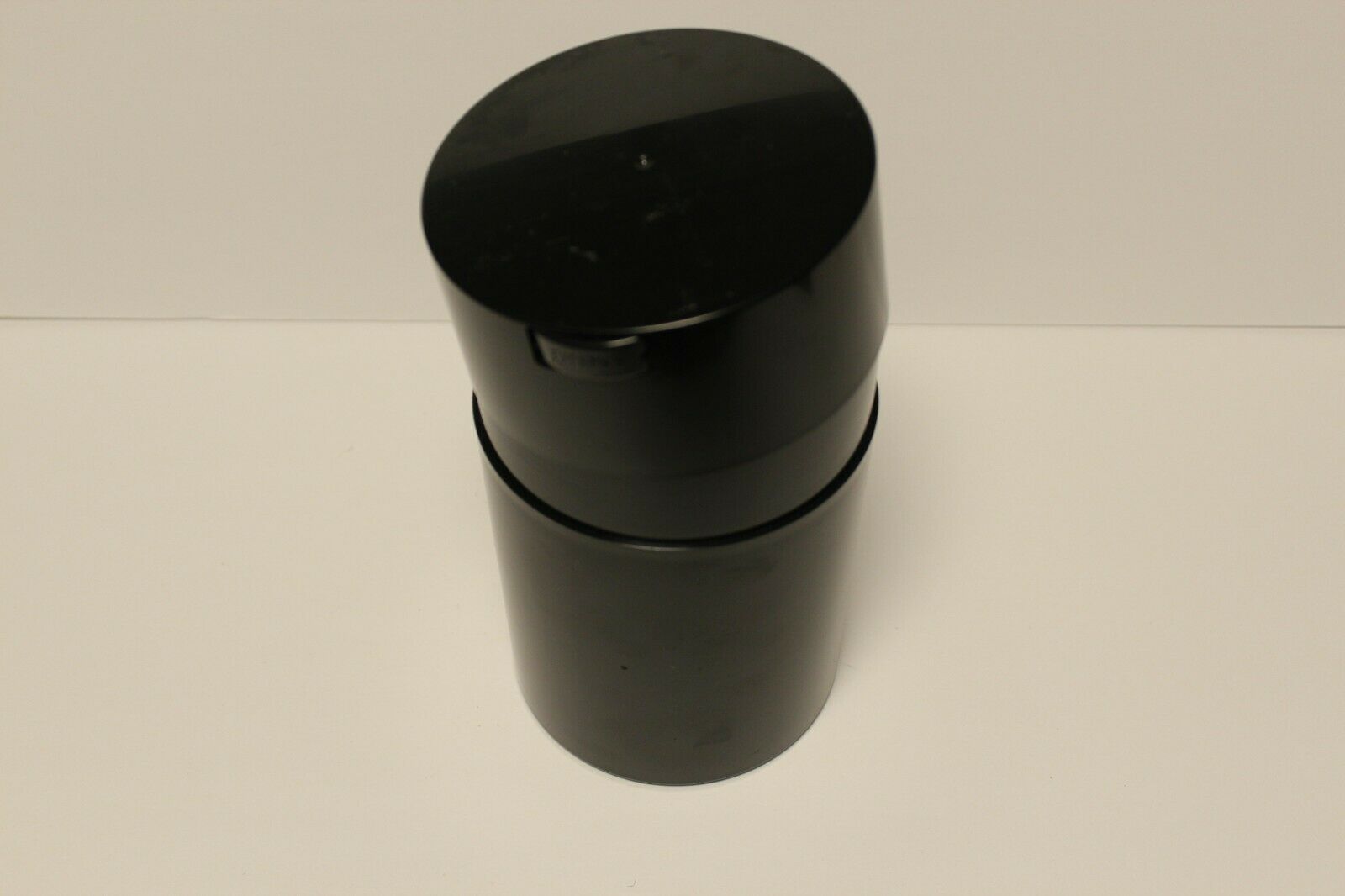 Black Vacuum-Sealed Humidor